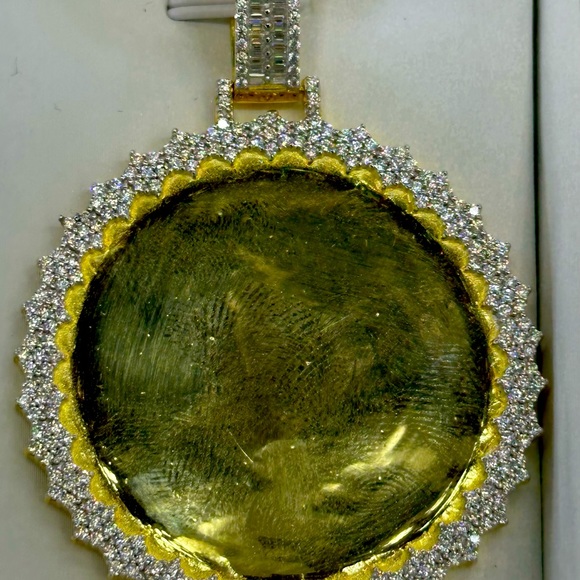I’m selling Jewelry, exclusively snakeskin coats, Shoes & clothes all n I stop? main image 15
